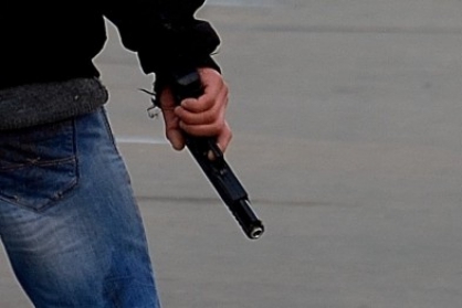 В Тимском районе пенсионер выстрелил из револьвера в полицейского